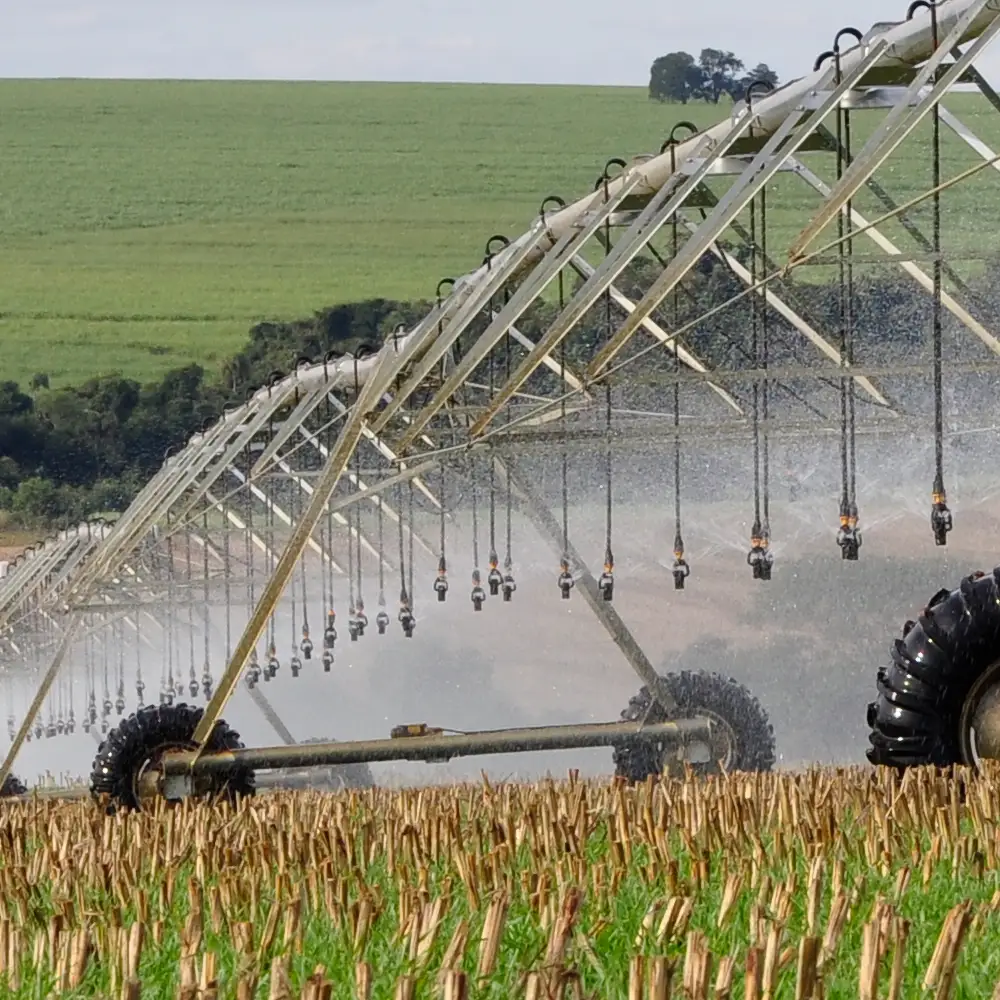 An introduction to Pivot Irrigation - an operating Pivot system in the field
